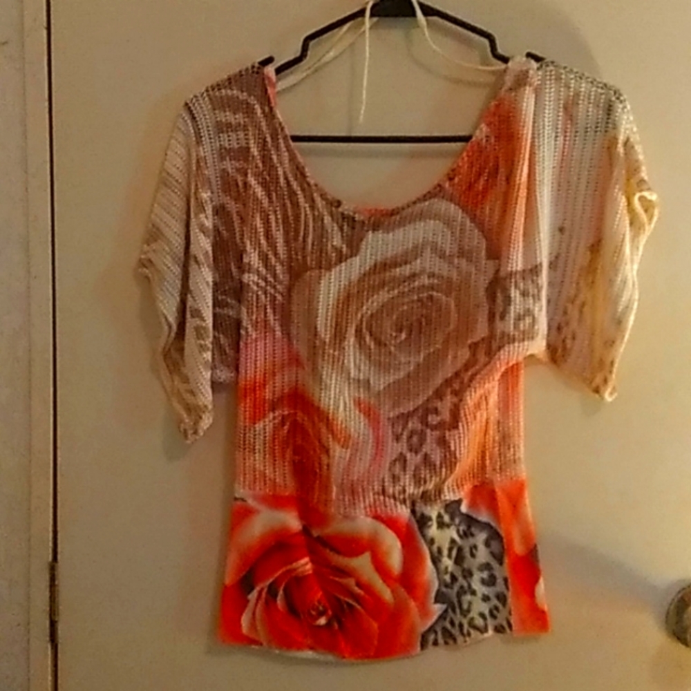 Adorable lightweight top.